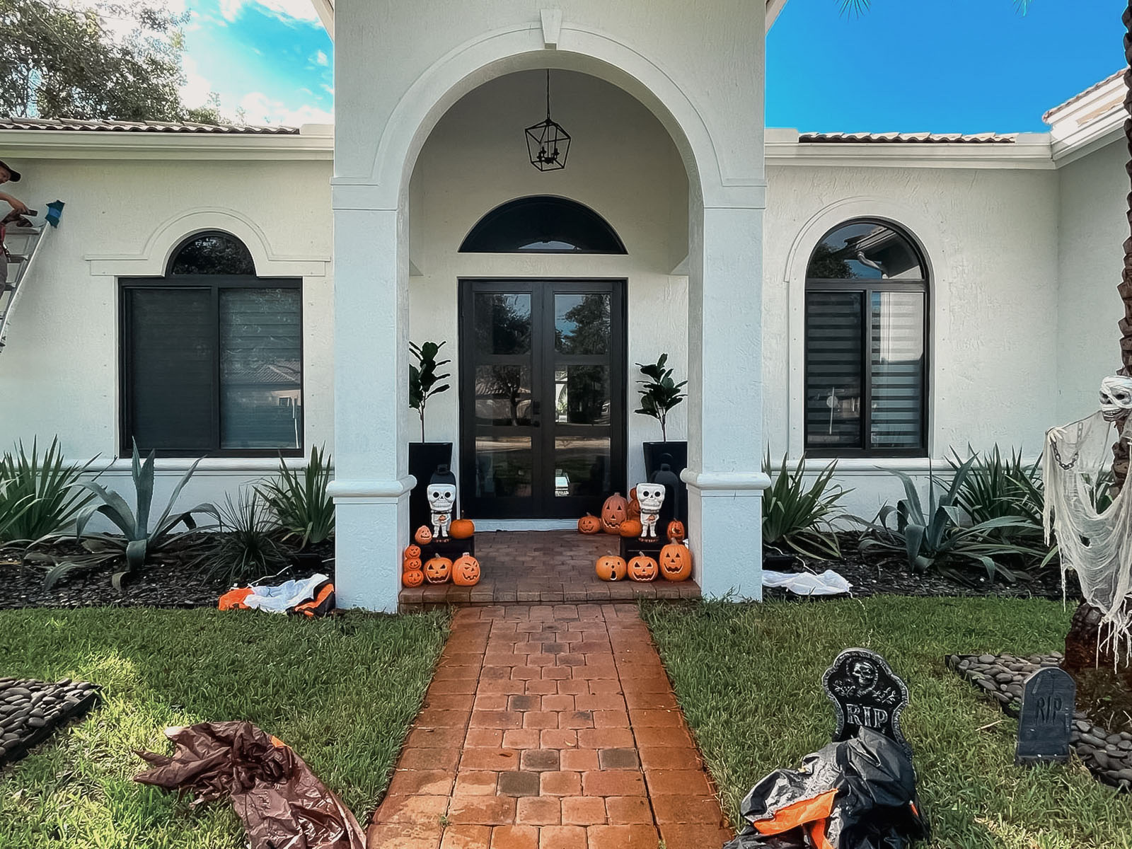 Home before new impact windows in Orlando, FL