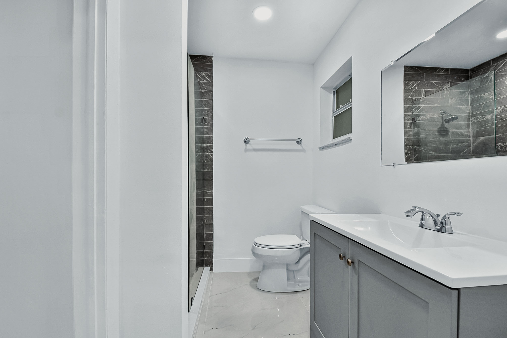 Bathroom remodeling in Orlando, FL — new vanity